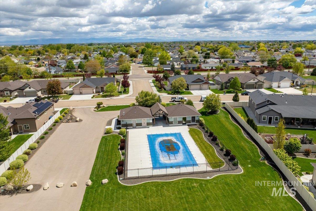 Caldwell, Idaho 83607, United States, 3 Bedrooms Bedrooms, ,2 BathroomsBathrooms,Residential,Pending,64920