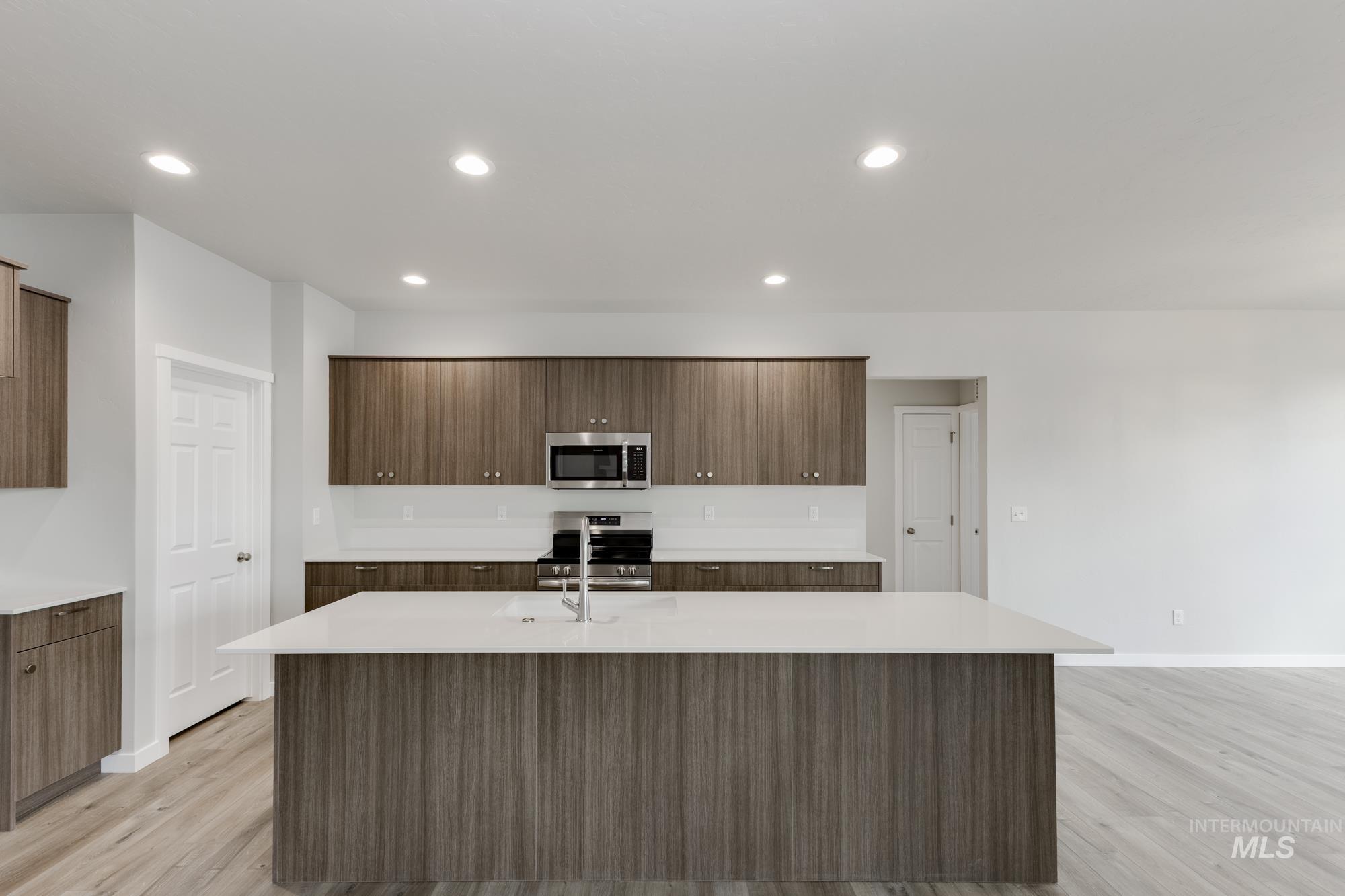 612 W Striped Owl St