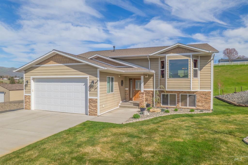 Photo of 2245 Pitchstone Dr, Clarkston, WA 99403 (MLS # 98976447)