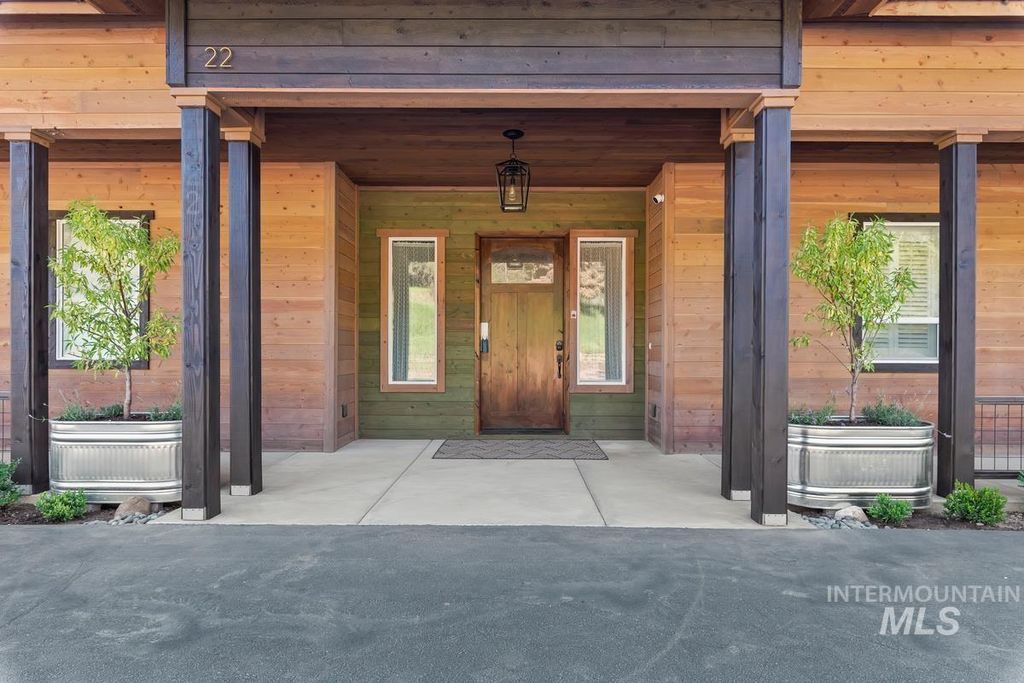 Photo of 22 Creekside Ct, Garden Valley, ID 83622 (MLS # 98986091)