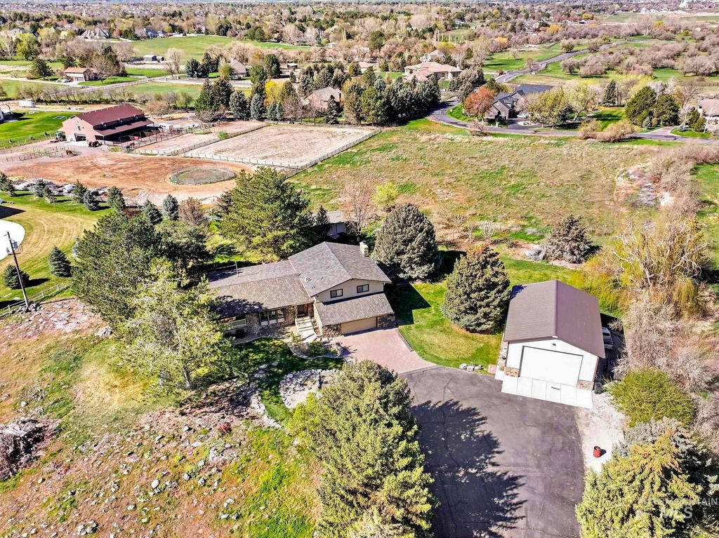 Photo of 4055 N Canyon Ridge Dr, Twin Falls, ID 83301 (MLS # 98981045)