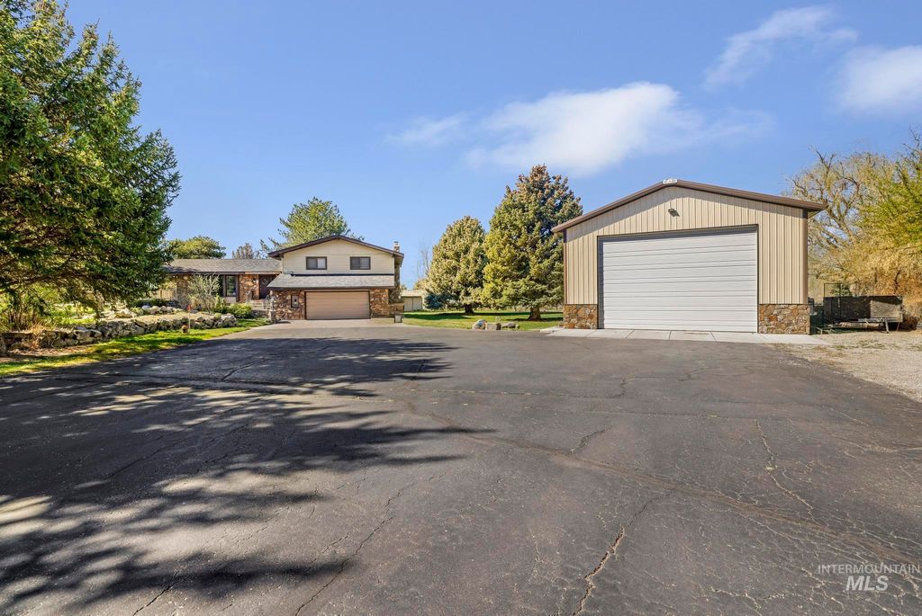 Photo of 4055 N Canyon Ridge Dr, Twin Falls, ID 83301 (MLS # 98981045)