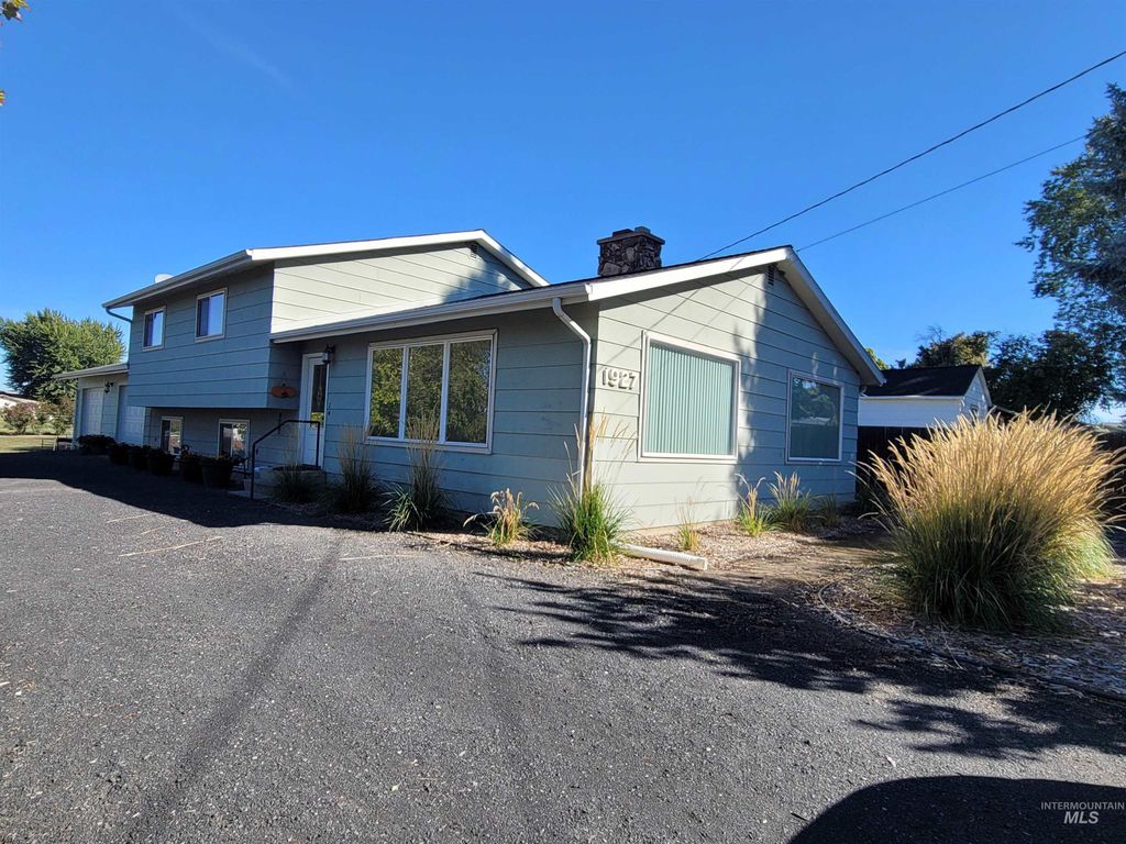 Photo of 1927 Powers Ave, Lewiston, ID 83501 (MLS # 98963948)