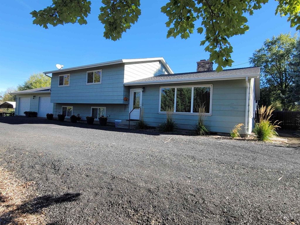 Photo of 1927 Powers Ave, Lewiston, ID 83501 (MLS # 98963948)