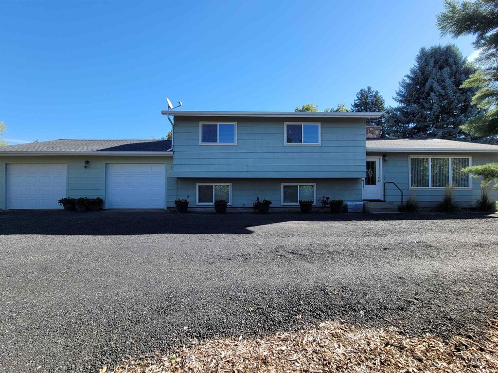 Photo of 1927 Powers Ave, Lewiston, ID 83501 (MLS # 98963948)