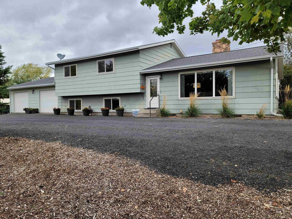 Photo of 1927 Powers Ave, Lewiston, ID 83501 (MLS # 98963948)