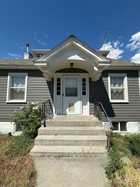 Photo of 787 SW 3rd St, Ontario, OR 97914 (MLS # 98973489)