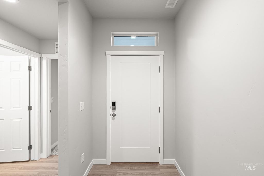 Photo of 924 NE Trailridge St, Mountain Home, ID 83647 (MLS # 98981842)