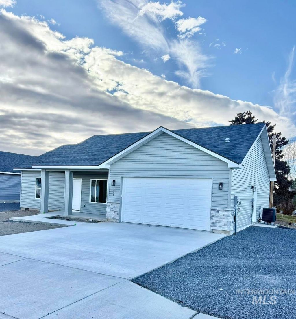 Photo of 1009 Fillmore St S, Jerome, ID 83338 (MLS # 98968921)