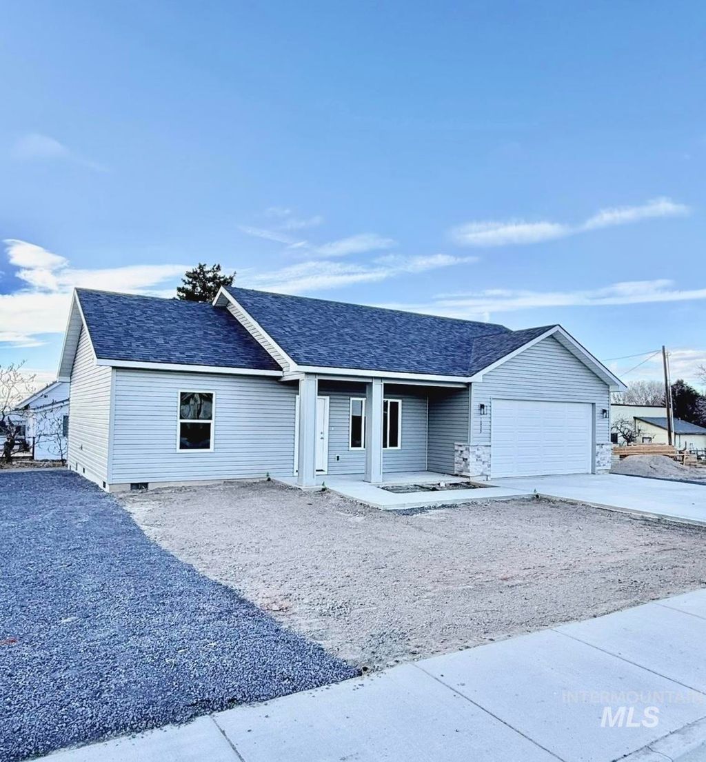 Photo of 1009 Fillmore St S, Jerome, ID 83338 (MLS # 98968921)