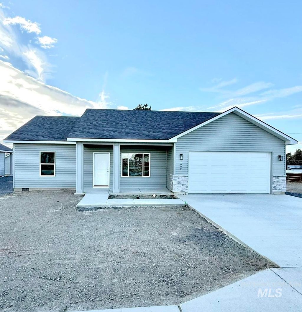 Photo of 1009 Fillmore St S, Jerome, ID 83338 (MLS # 98968921)