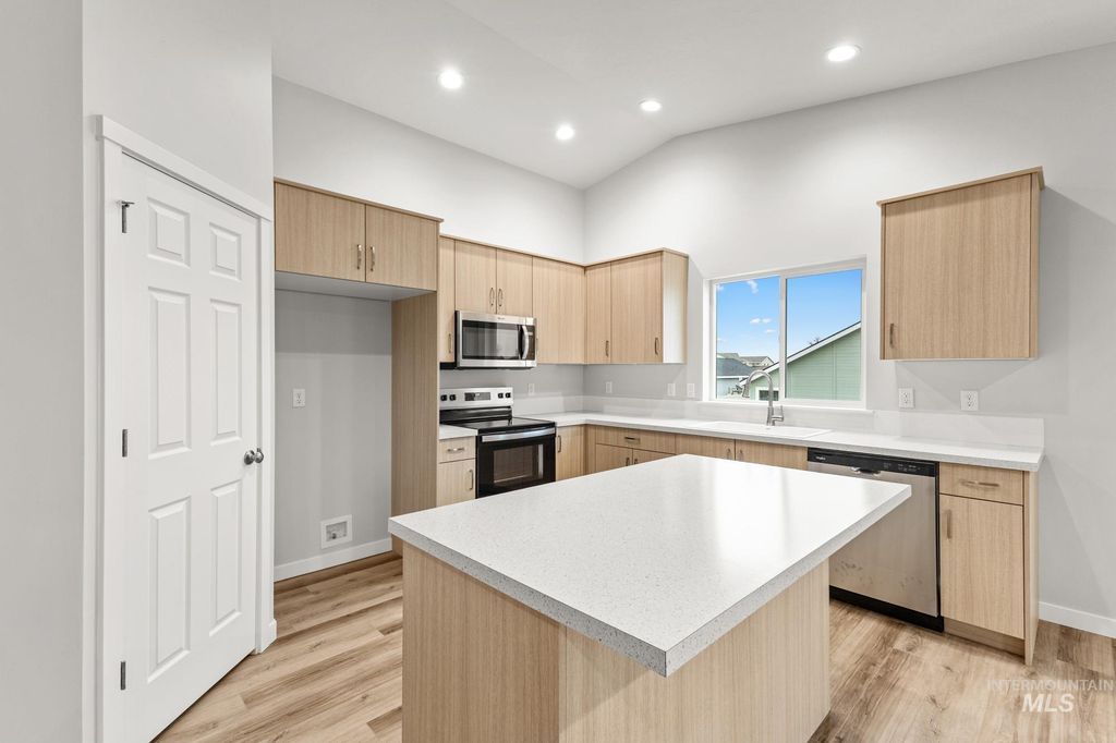 Photo of 306 W 17th Ave, Jerome, ID 83338 (MLS # 98983939)