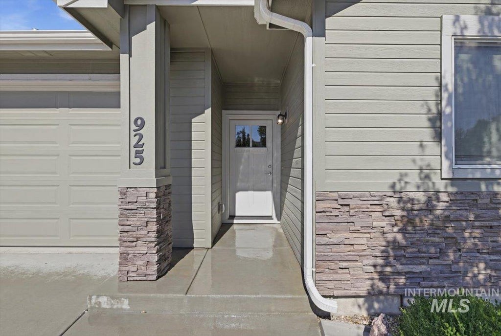 Photo of 925 S Banner St, Nampa, ID 83686 (MLS # 98993157)
