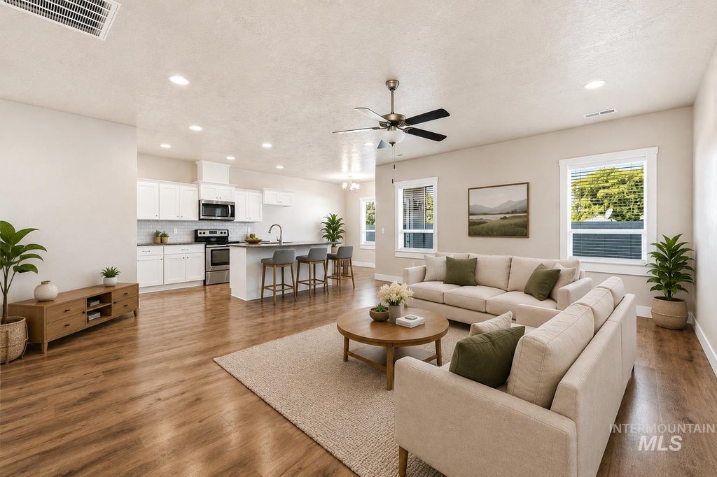 Photo of 925 S Banner St, Nampa, ID 83686 (MLS # 98993157)
