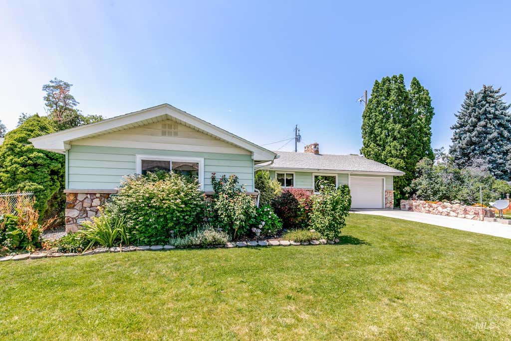 Photo of 2202 Ellis Ave, Caldwell, ID 83605 (MLS # 98994648)