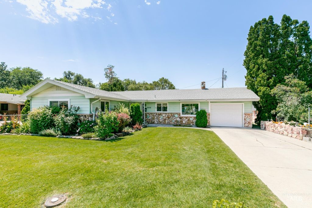 Photo of 2202 Ellis Ave, Caldwell, ID 83605 (MLS # 98994648)