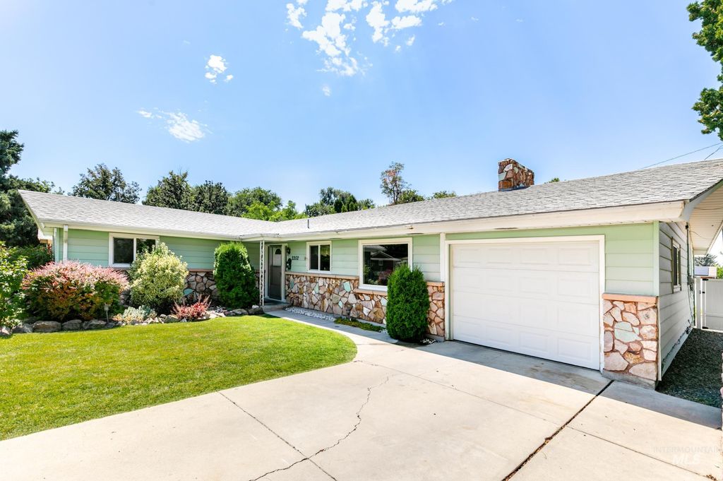 Photo of 2202 Ellis Ave, Caldwell, ID 83605 (MLS # 98994648)