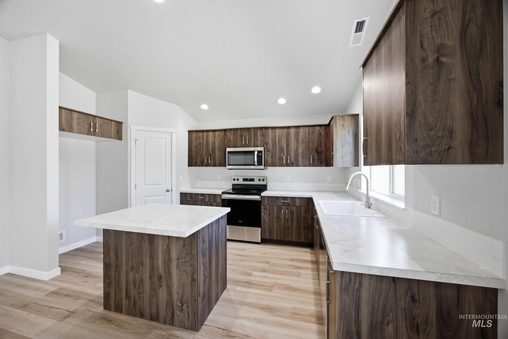 Photo of 583 W Novak Dr, Emmett, ID 83617 (MLS # 98989351)