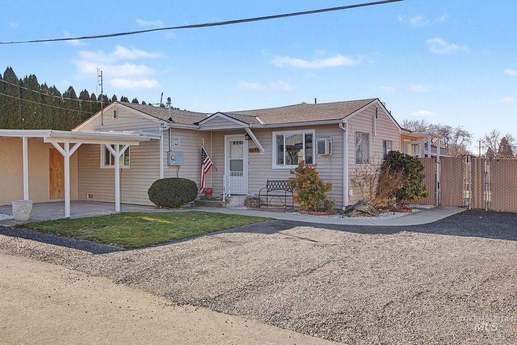 Photo of 3312 5th St D, Lewiston, ID 83501 (MLS # 98974694)