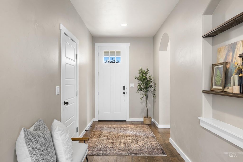 Photo of 5898 W Galloway St, Boise, ID 83714 (MLS # 98980888)