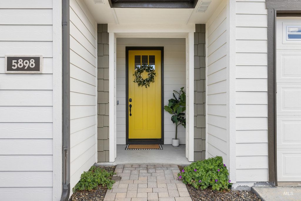 Photo of 5898 W Galloway St, Boise, ID 83714 (MLS # 98980888)