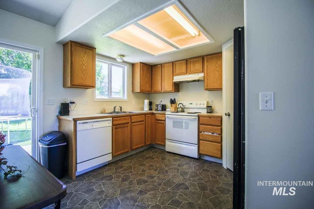 Photo of 509 Cedar Park Ln, Nampa, ID 83686 (MLS # 98994841)