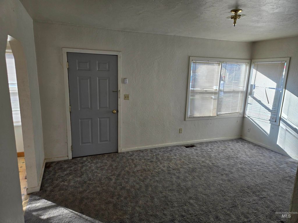 Photo of 619 Thain Rd, Lewiston, ID 83501 (MLS # 98970142)