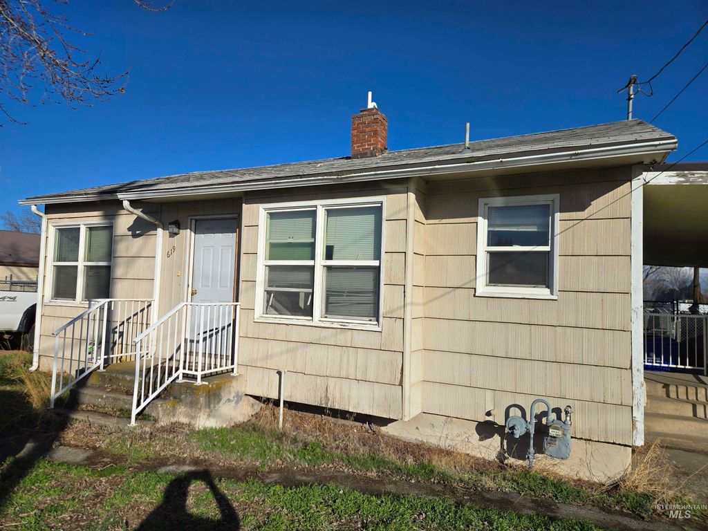 Photo of 619 Thain Rd, Lewiston, ID 83501 (MLS # 98970142)