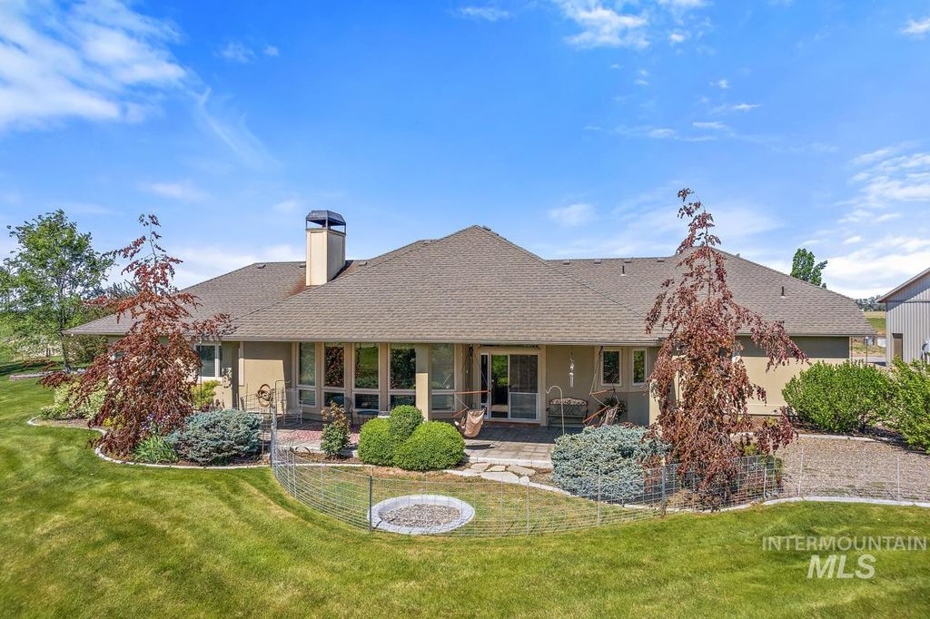 Photo of 4532 Oak Road, Ontario, OR 97914 (MLS # 98975726)