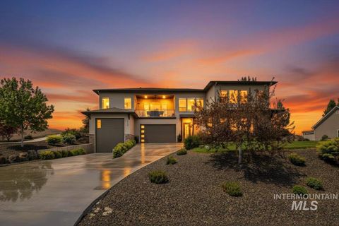 Photo of 7760 N Grand Ridge Lane, Eagle, ID 83616 (MLS # 98984369)