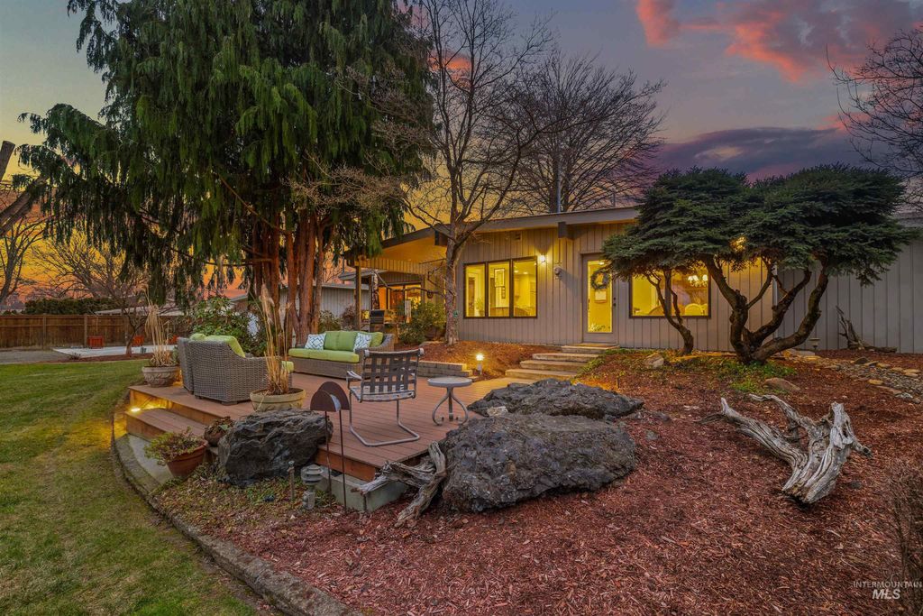 Photo of 629 Airway Avenue, Lewiston, ID 83501 (MLS # 98976566)