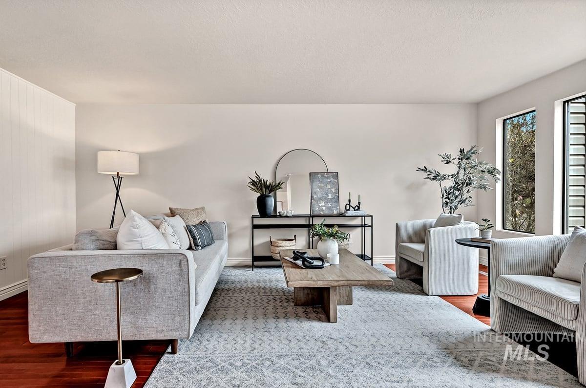 2934 N Mountain Road