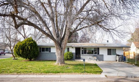 Photo of 704 Hudson Dr, Nampa, ID 83651 (MLS # 98978930)