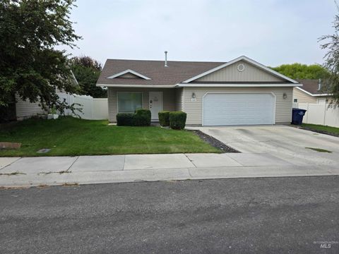 Photo of 634 Picabo Dr, Twin Falls, ID 83301 (MLS # 98961292)