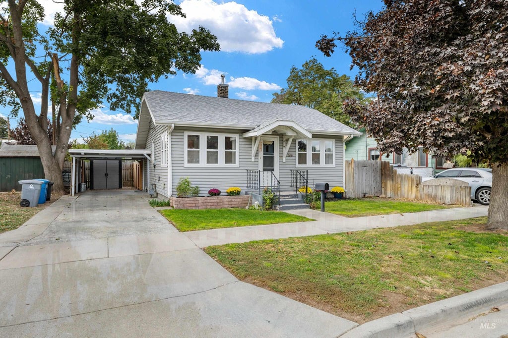 Photo of 1707 4th St S ST, Nampa, ID 83651 (MLS # 99002784)