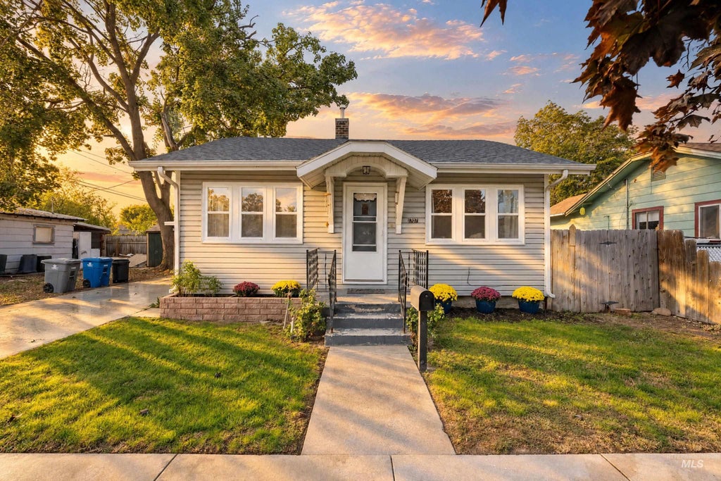 Photo of 1707 4th St S ST, Nampa, ID 83651 (MLS # 99002784)