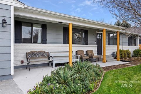 Photo of 466 Carriage Ln, Twin Falls, ID 83301 (MLS # 98971302)