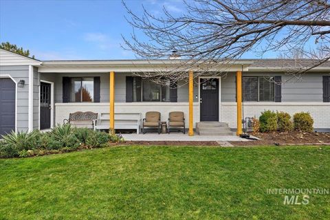 Photo of 466 Carriage Ln, Twin Falls, ID 83301 (MLS # 98971302)