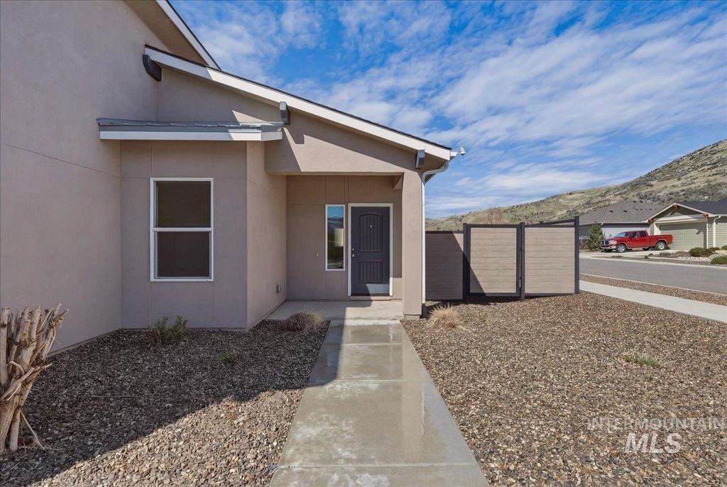 Photo of 5542 W Old Ranch St, Eagle, ID 83714 (MLS # 98980135)