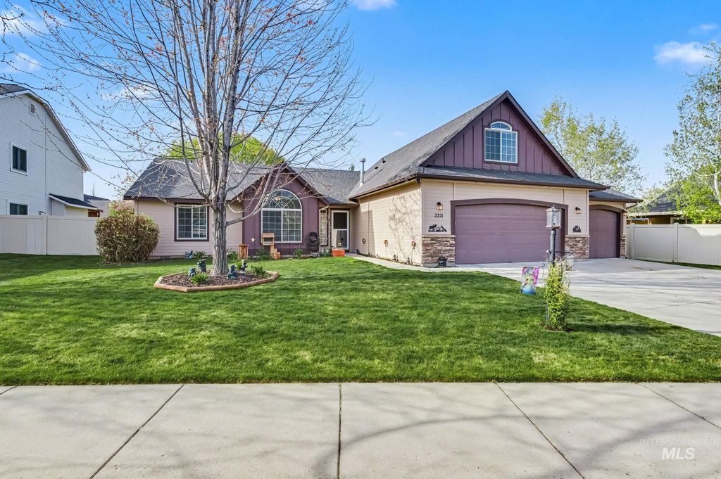 Photo of 2221 W Crenshaw St, Kuna, ID 83634 (MLS # 98981446)