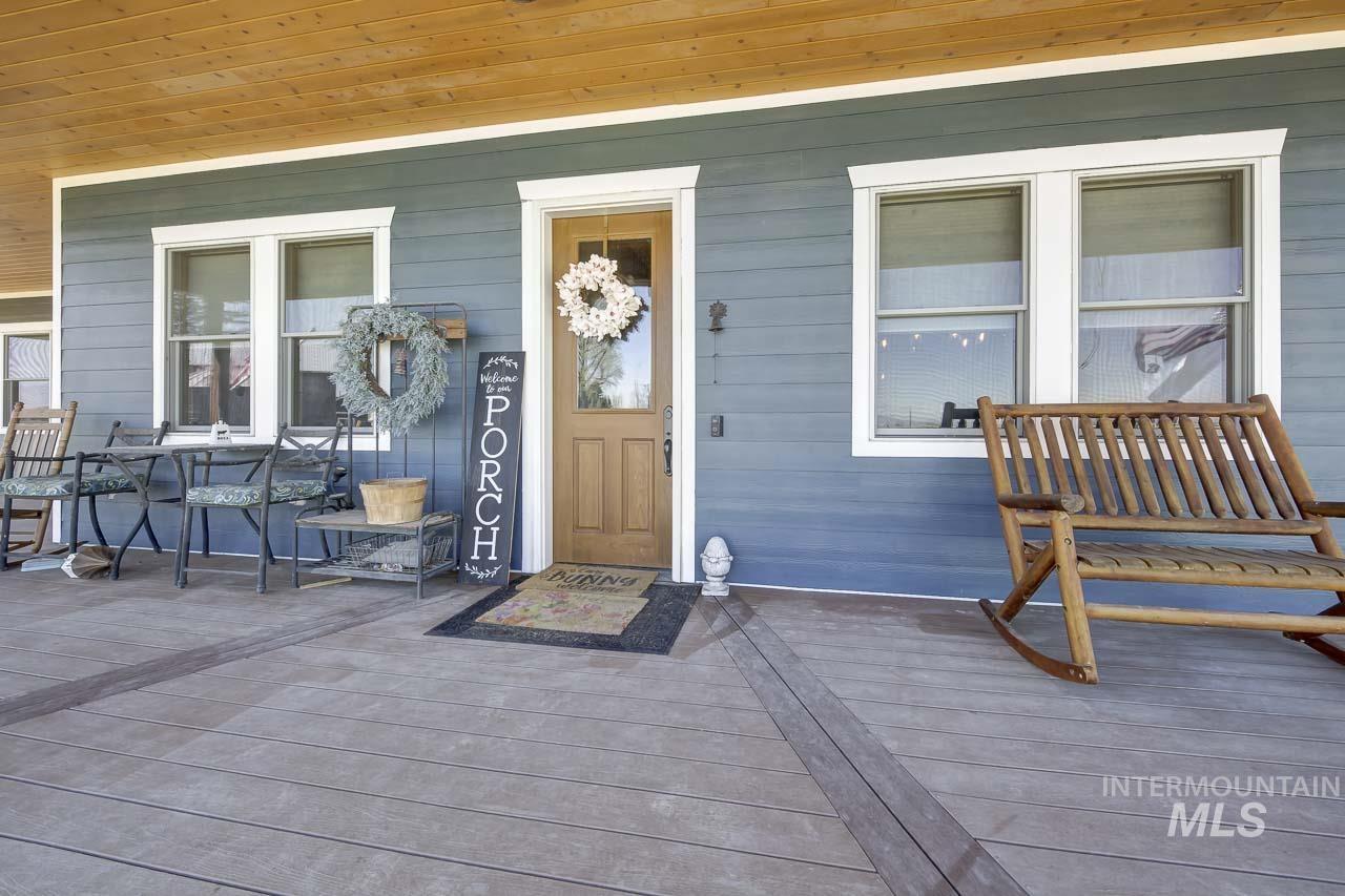 Property entrance featuring a porch