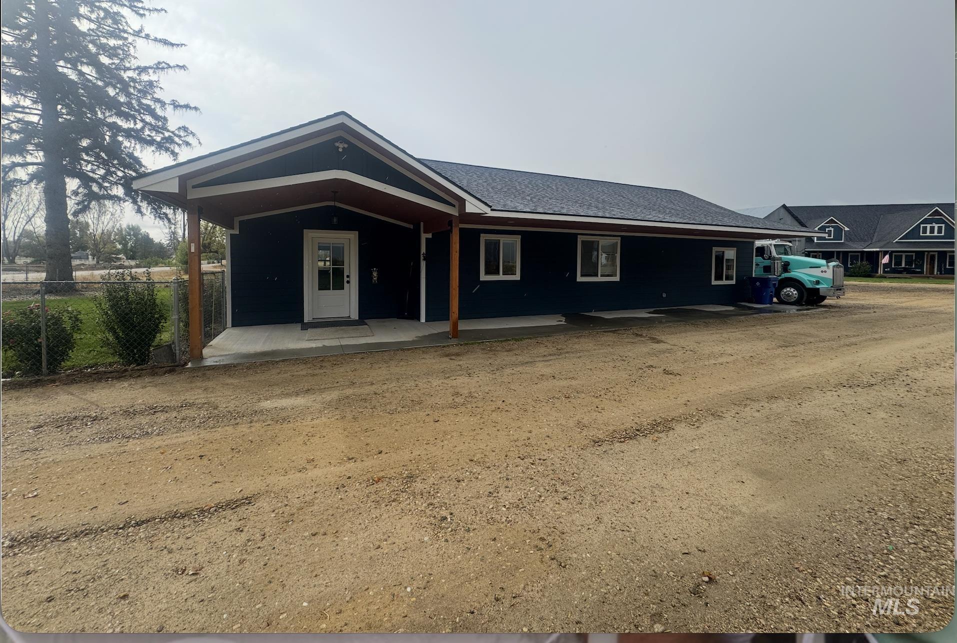 Ranch-style house with covered porch