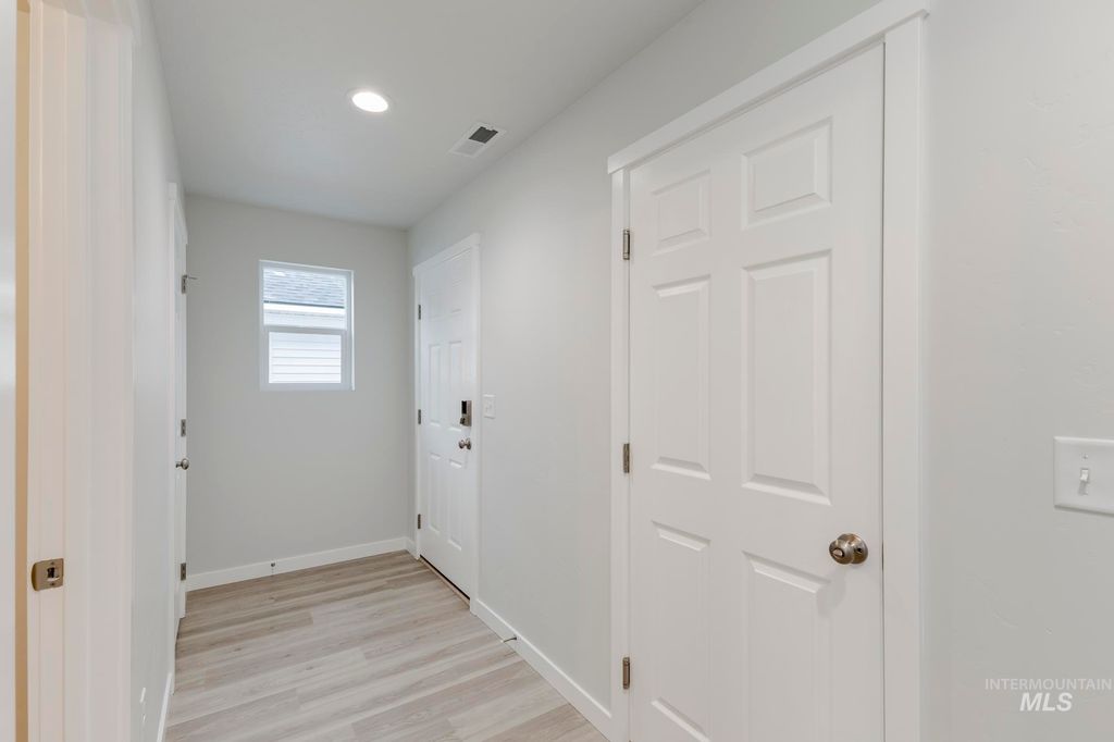 Photo of 331 N Coltsfoot Ave, Kuna, ID 83634 (MLS # 98968379)