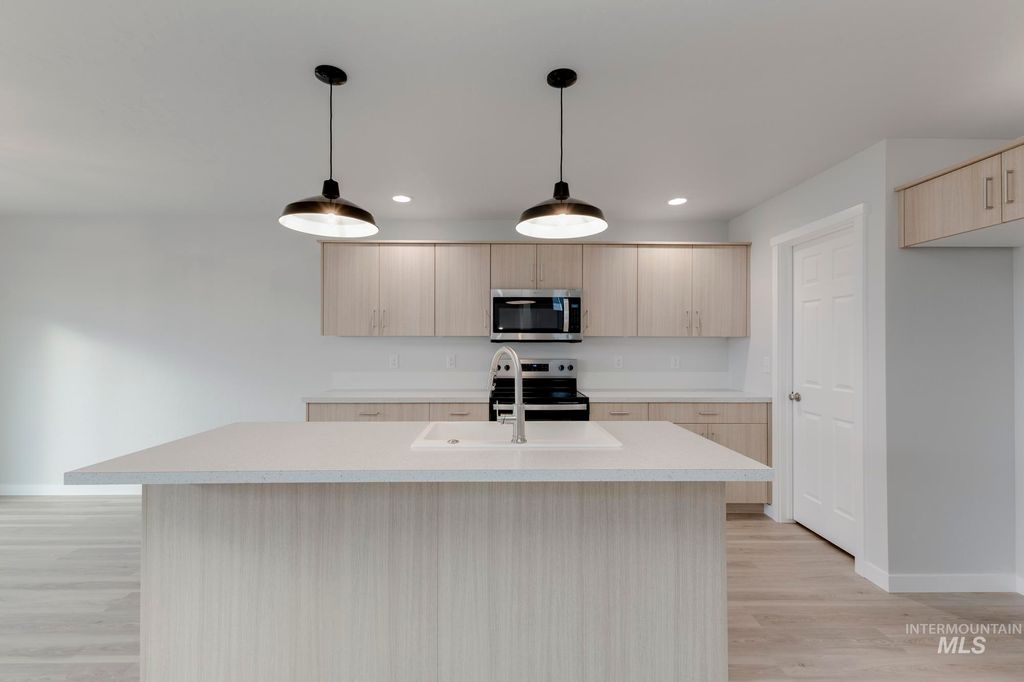 Photo of 331 N Coltsfoot Ave, Kuna, ID 83634 (MLS # 98968379)