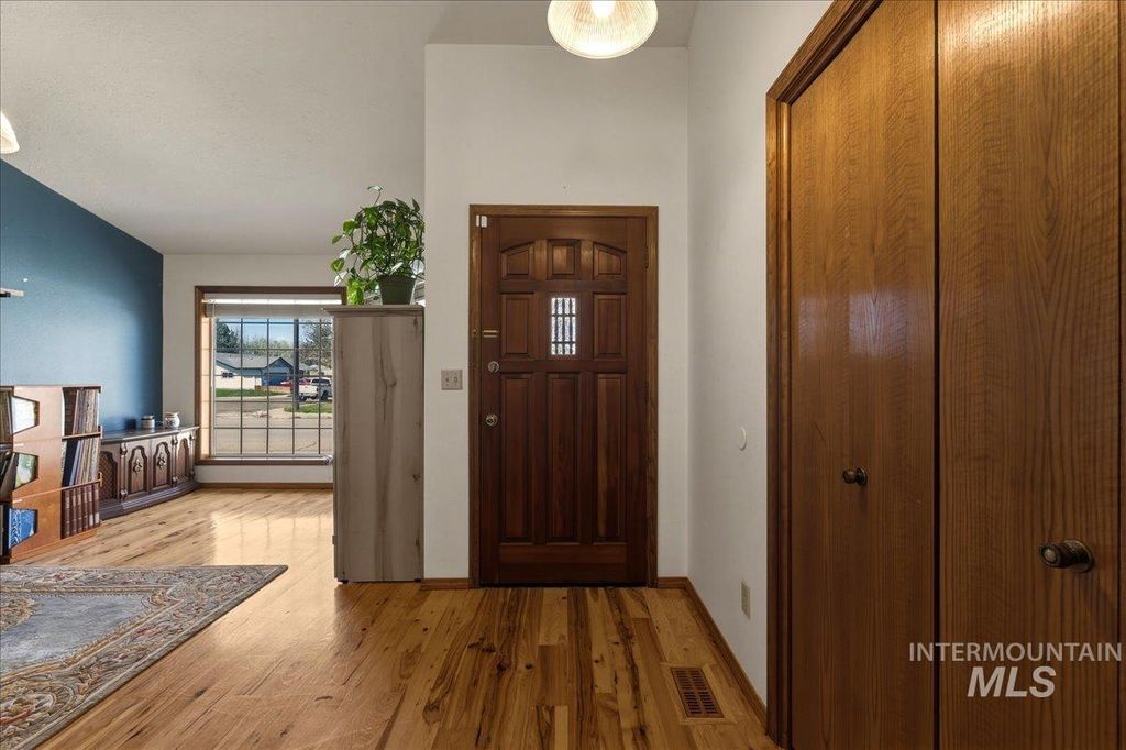 Photo of 910 N 14th East, Mountain Home, ID 83647 (MLS # 98981023)