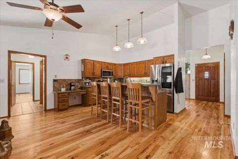 Photo of 910 N 14th East, Mountain Home, ID 83647 (MLS # 98981023)