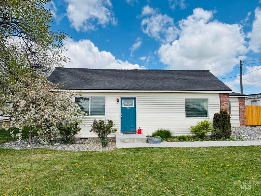 Photo of 802 S 9th St, Rupert, ID 83350 (MLS # 98978734)