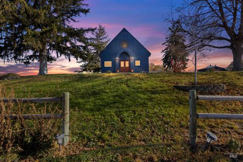 Photo of 712 N 4th St, Parma, ID 83660 (MLS # 98968962)