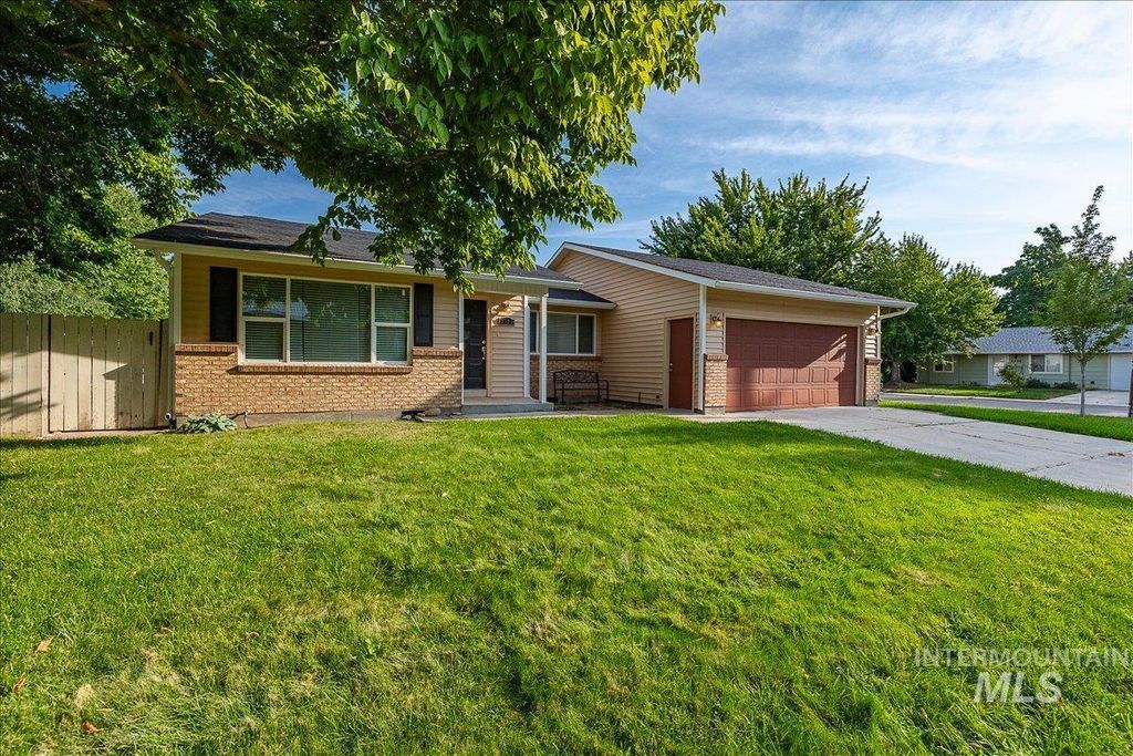 Photo of 2128 E E Gloucester St, Boise, ID 83706 (MLS # 98973361)