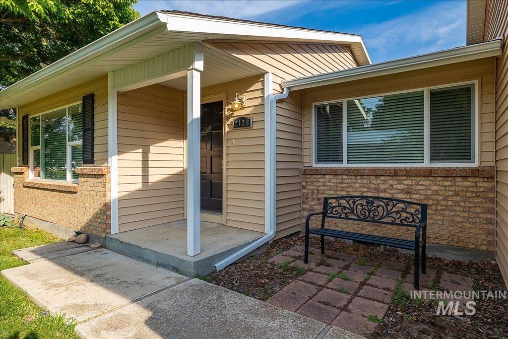 Photo of 2128 E E Gloucester St, Boise, ID 83706 (MLS # 98973361)